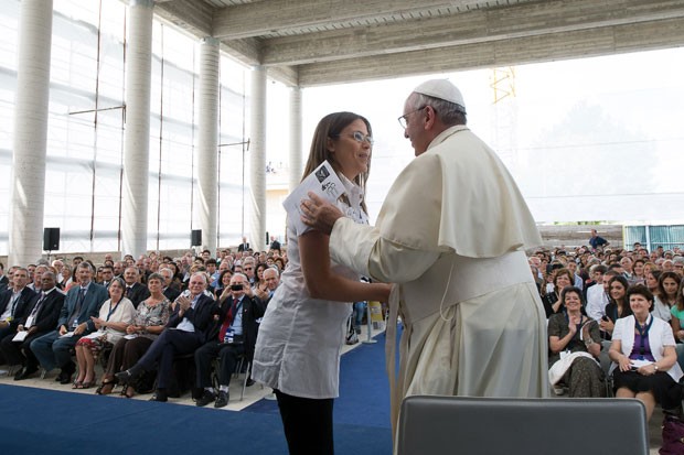Papa pede perdão por perseguições dos católicos aos pentecostais