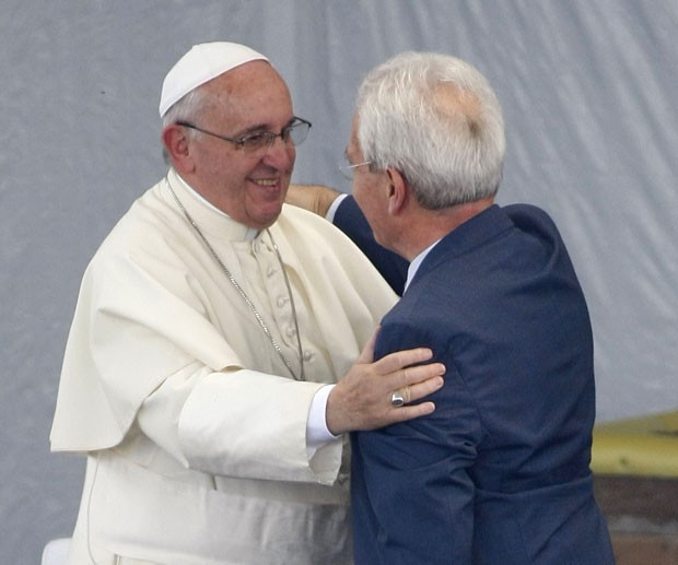 Papa pede perdão por perseguições dos católicos aos pentecostais