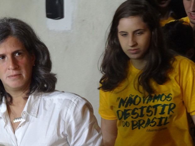 Renata Campos faz 1ª aparição pública após acidente que matou Eduardo Campos